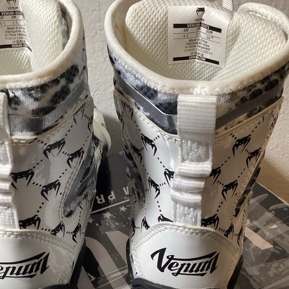 Venum White Snake Boxing Shoes (M4.5/W6, EU36.5) - Picture 5 of 8